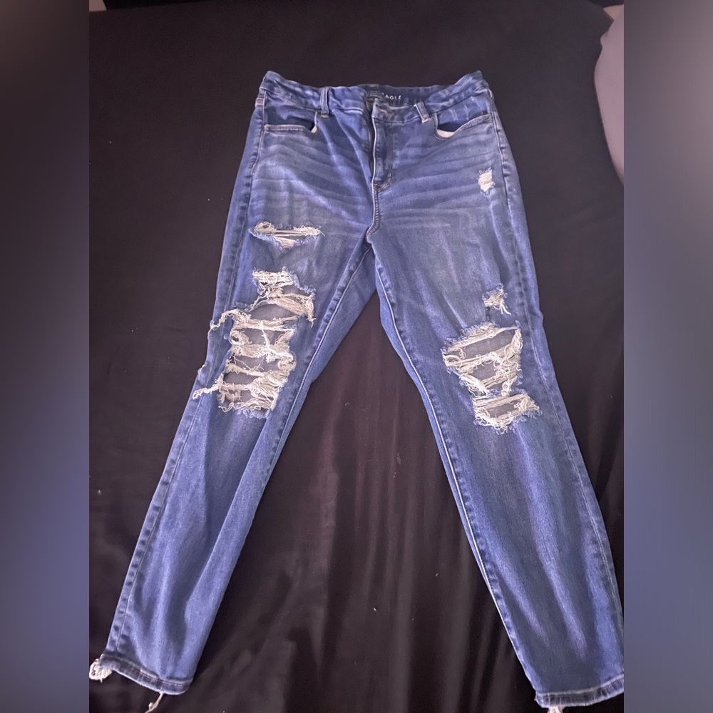 curvy high rise American eagle ripped jeans